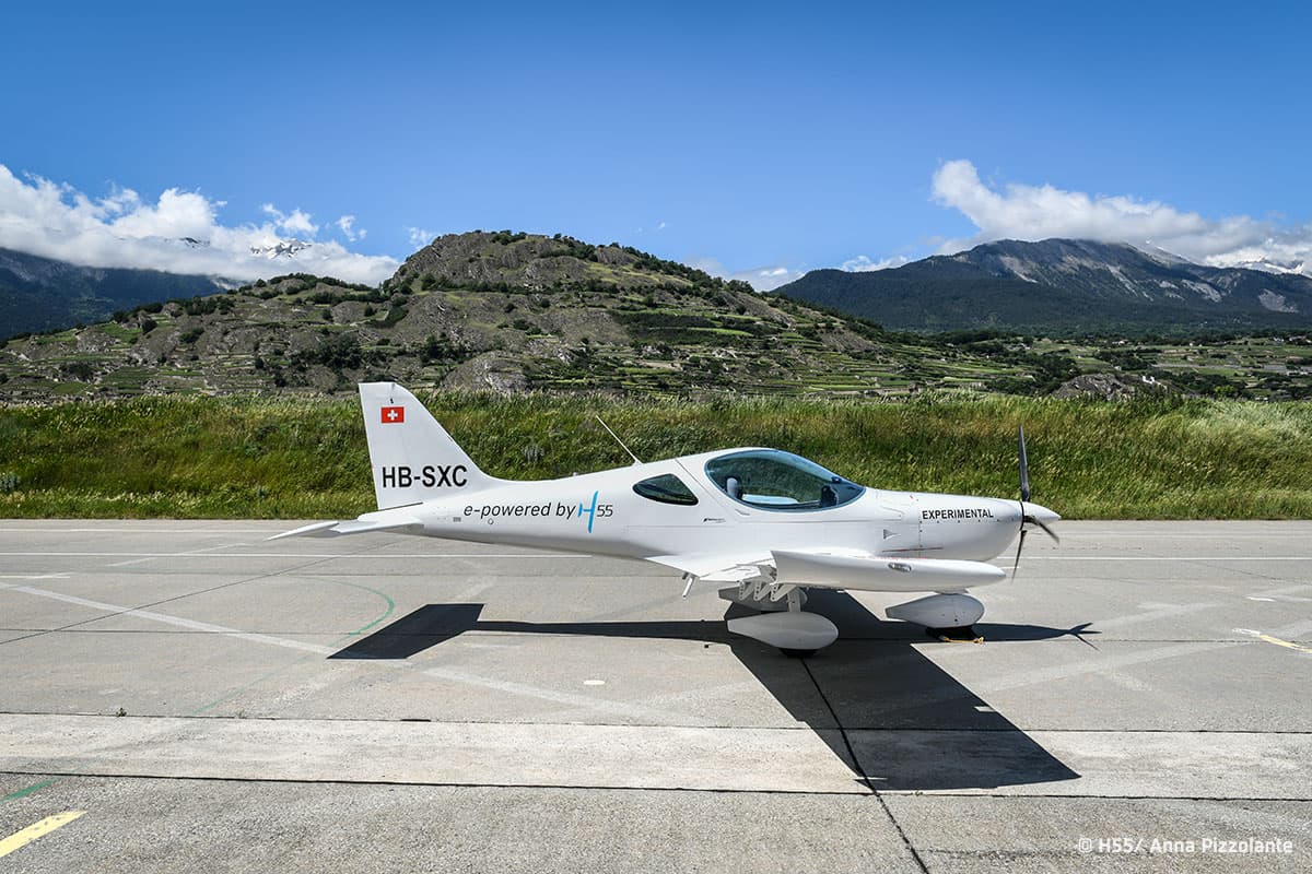 Bristell Energic three-blade DUC propeller and nose detail
