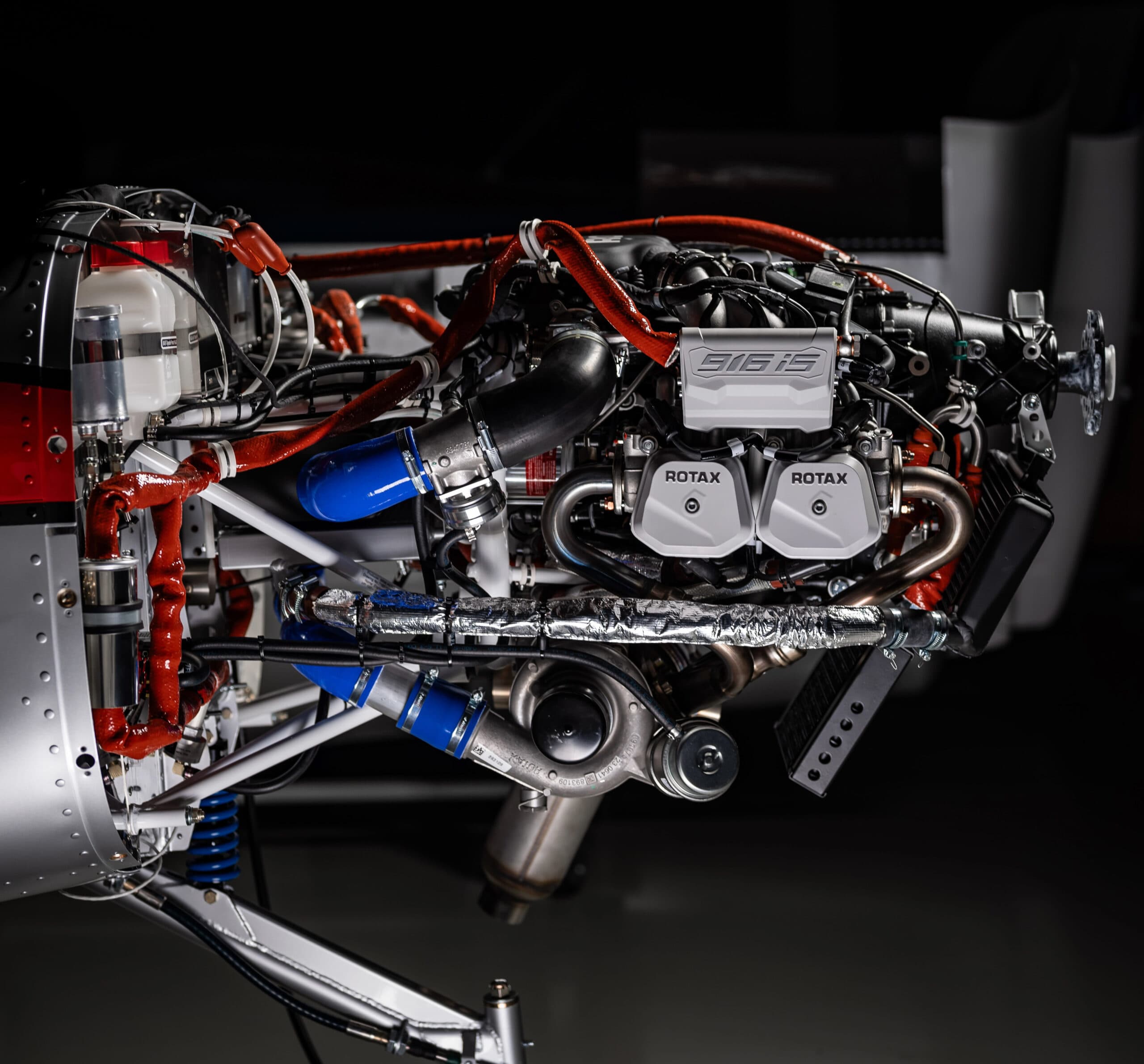 Rotax 916 iS turbocharged engine